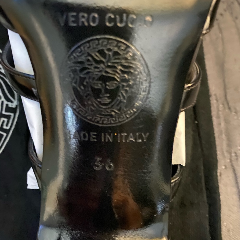 Genuine black Versace size 6 with gold Medusa heels with dust bag & box - Picture 4 of 7
